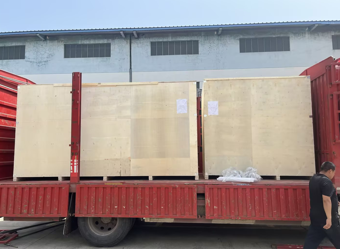 فناوری زیست محیطی Qingben تجهیزات پرس پیچ و دوز را به ایتالیا صادر می کند