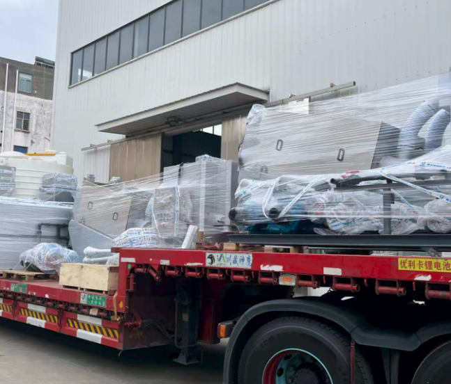 Qingben Environmental با موفقیت مخزن دوز شیمیایی پلی اتیلن را برای پروژه آبگیری لجن پرس پیچی به Meishan، Sichuan ارسال کرد.